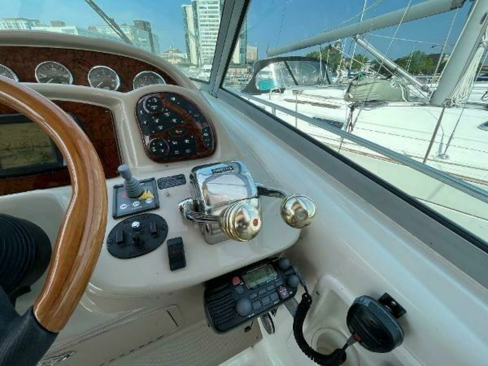 2003 Sea Ray 340 Sundancer 34