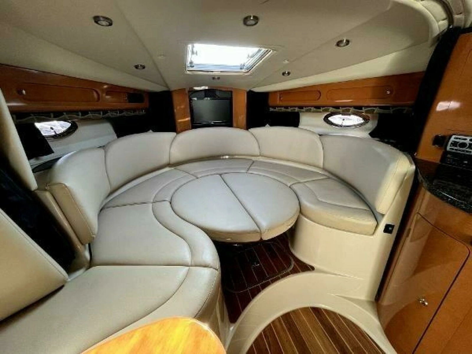 2008 Chaparral 330 Signature 33