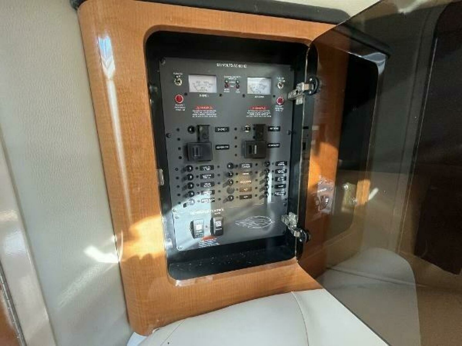2008 Chaparral 330 Signature 33