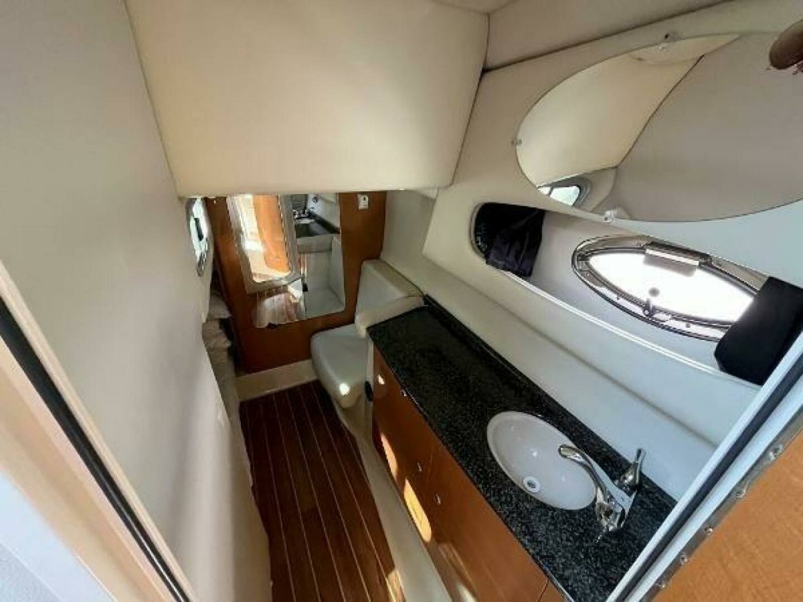 2008 Chaparral 330 Signature 33
