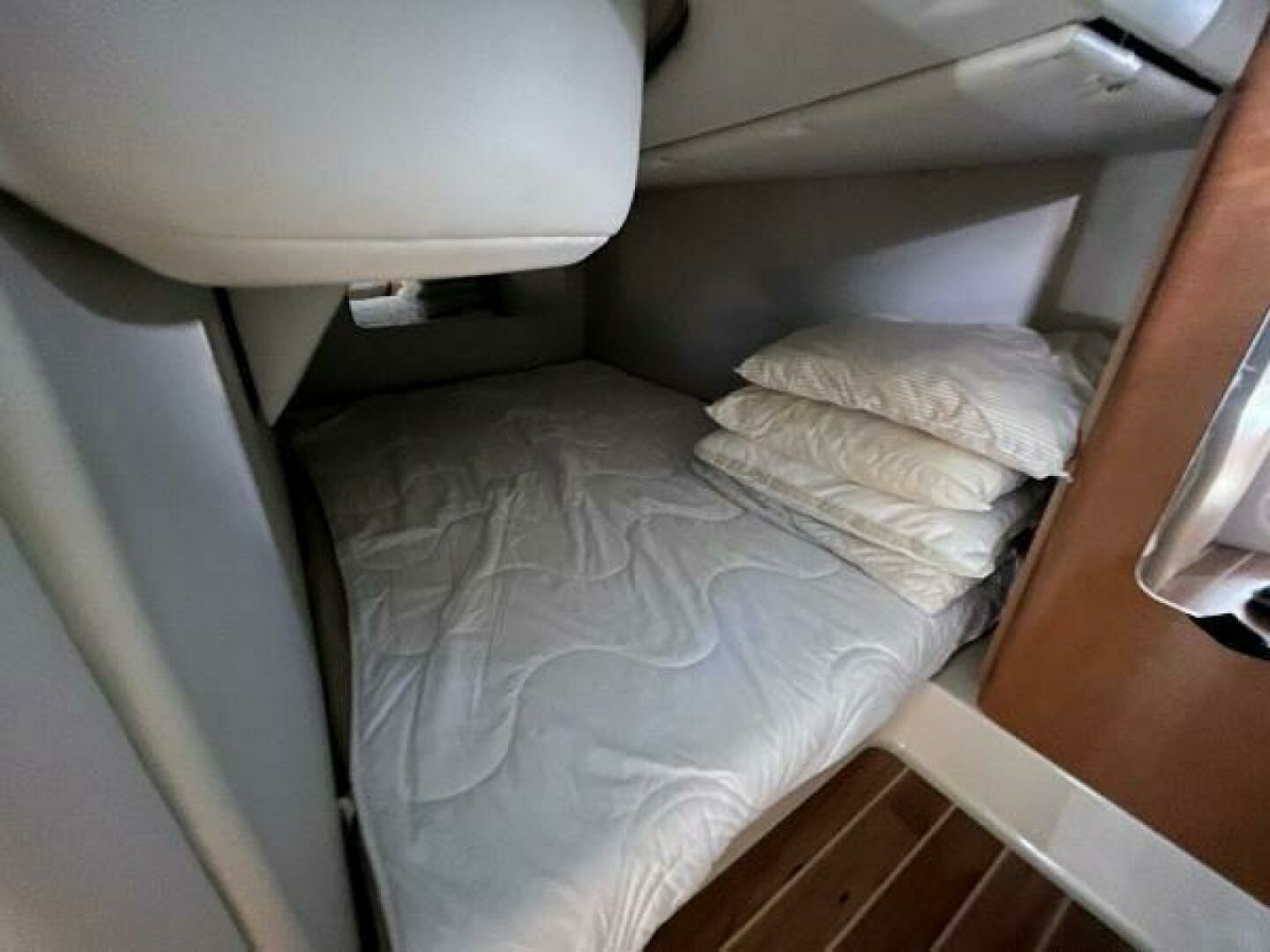 2008 Chaparral 330 Signature 33