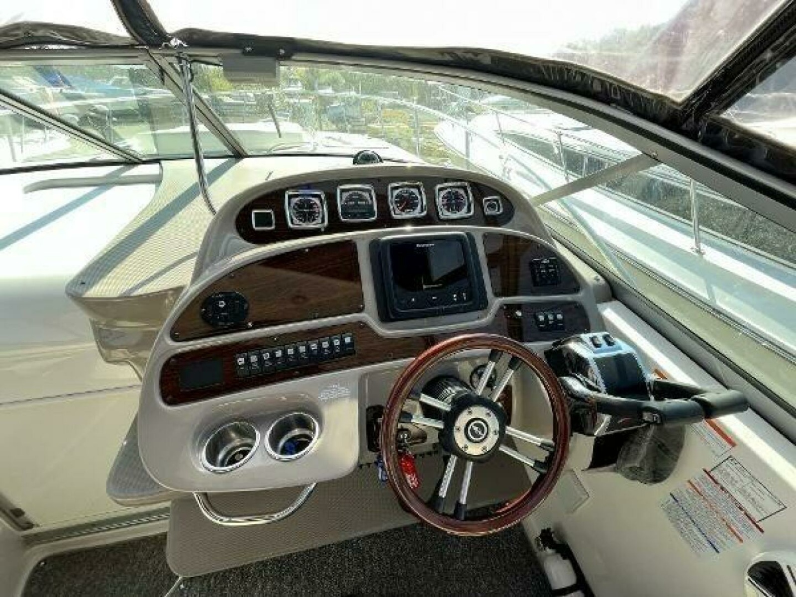 2008 Chaparral 330 Signature 33