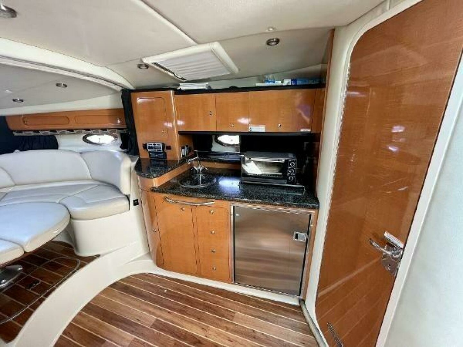 2008 Chaparral 330 Signature 33