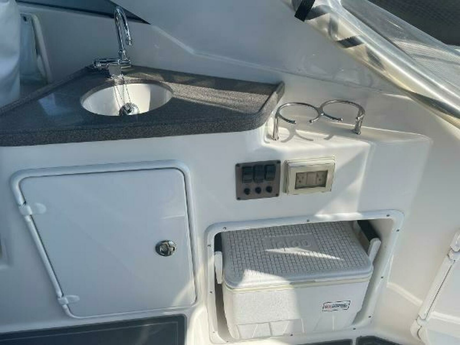 2005 Regal 3060 Window Express 30