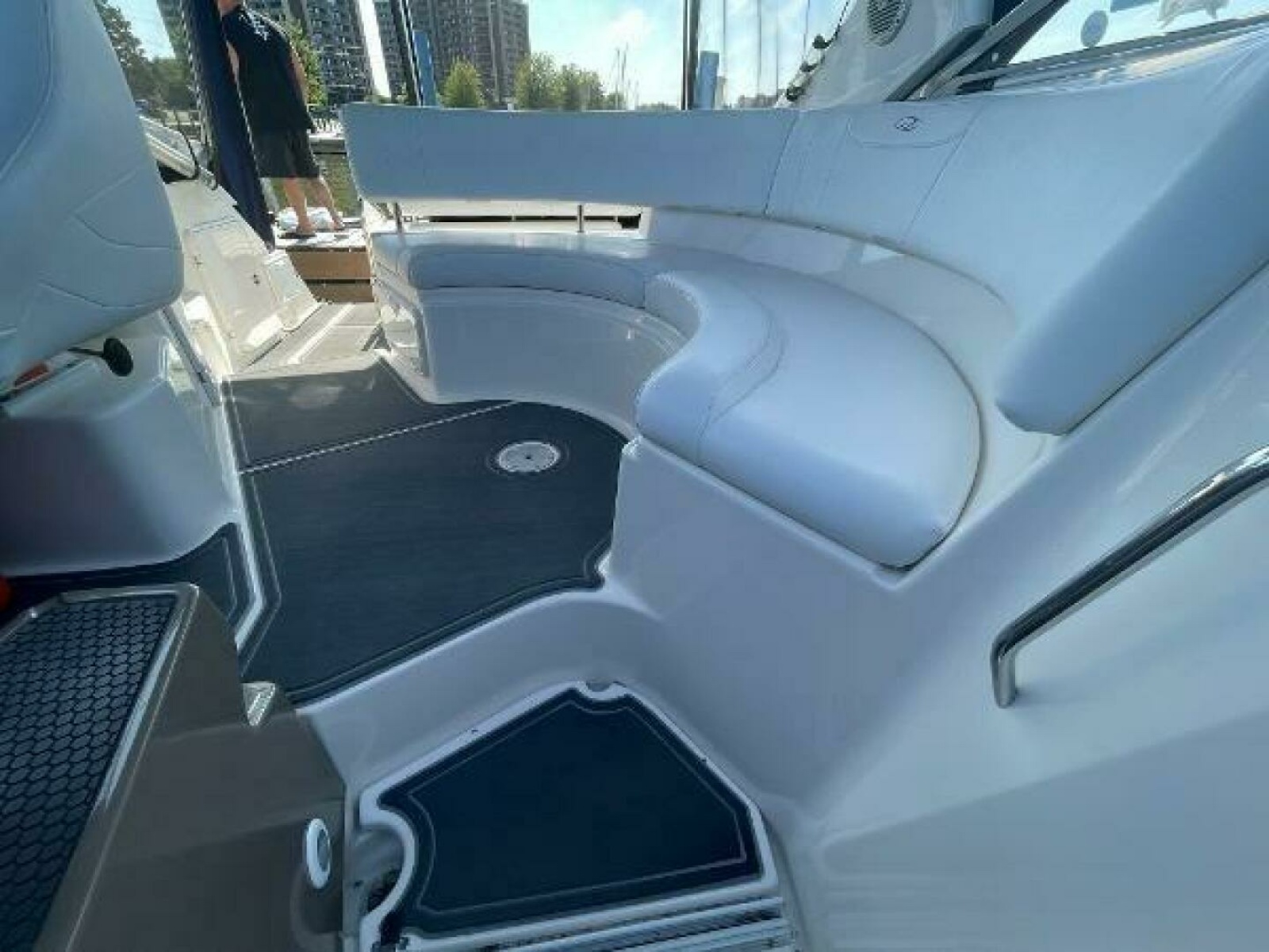 2005 Regal 3060 Window Express 30