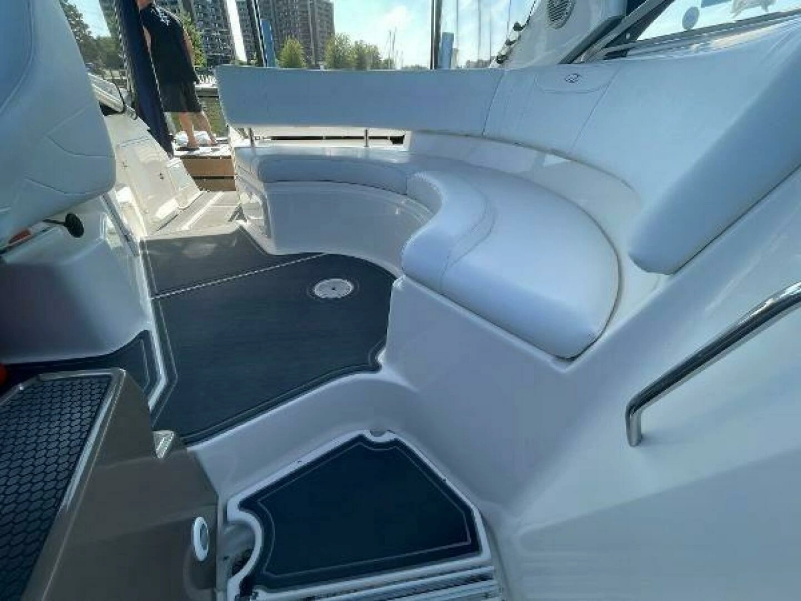 2005 Regal 3060 Window Express 30