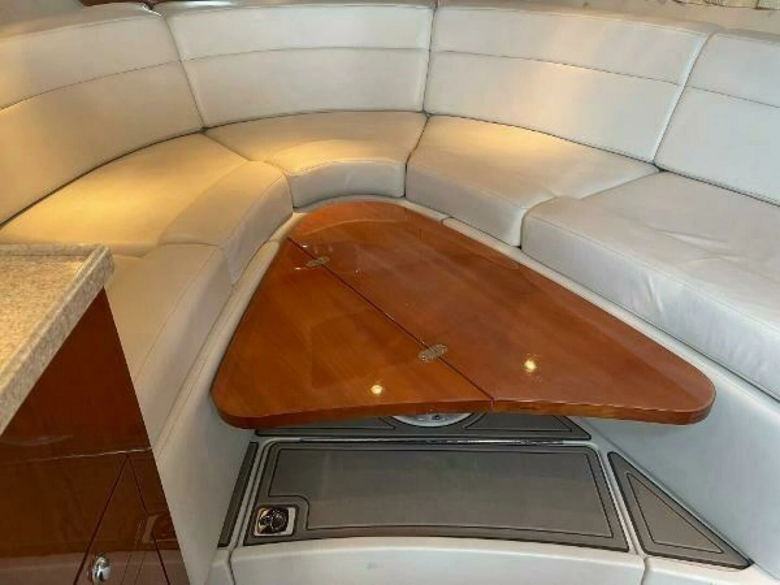2005 Regal 3060 Window Express 30