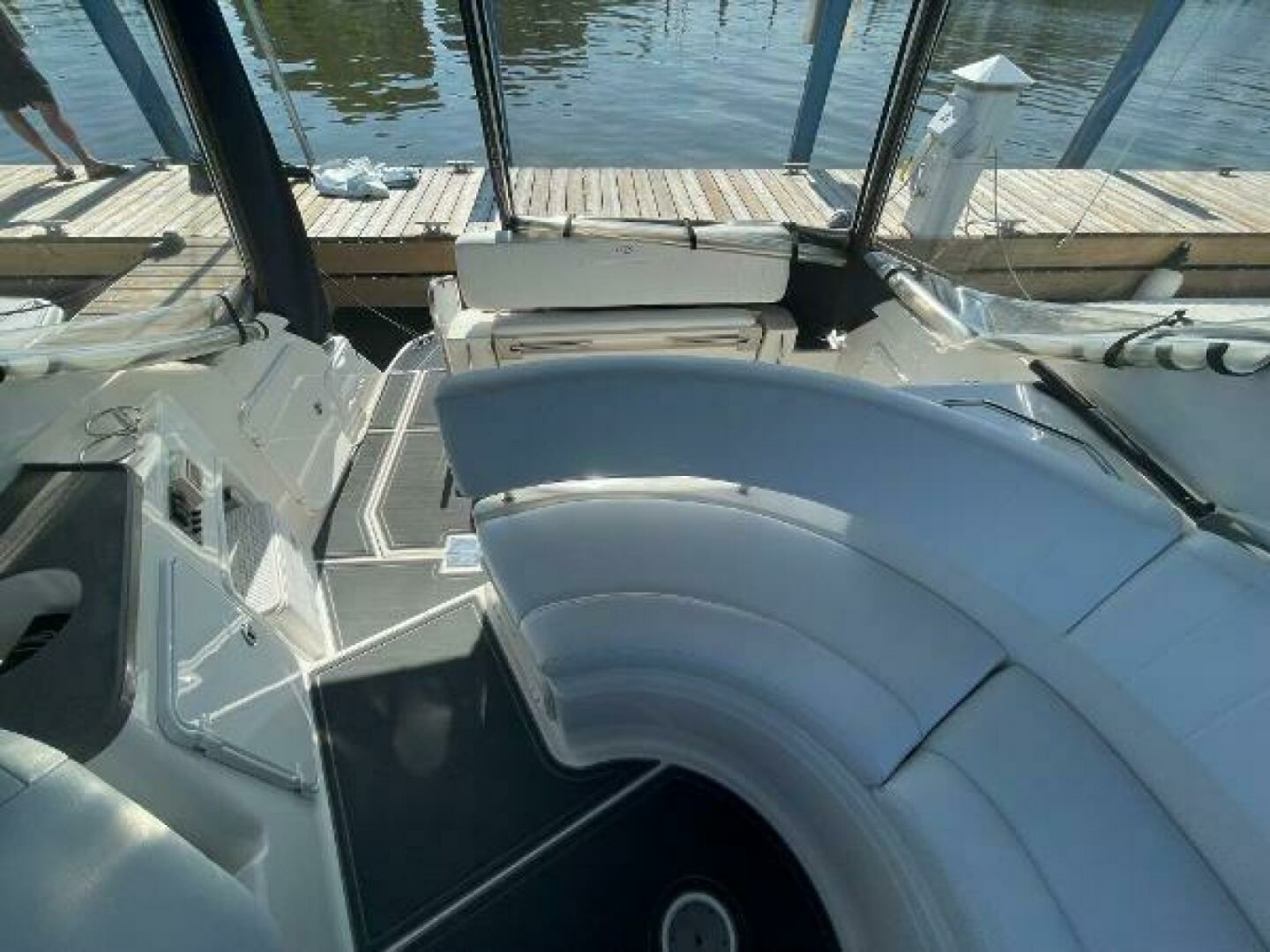 2005 Regal 3060 Window Express 30