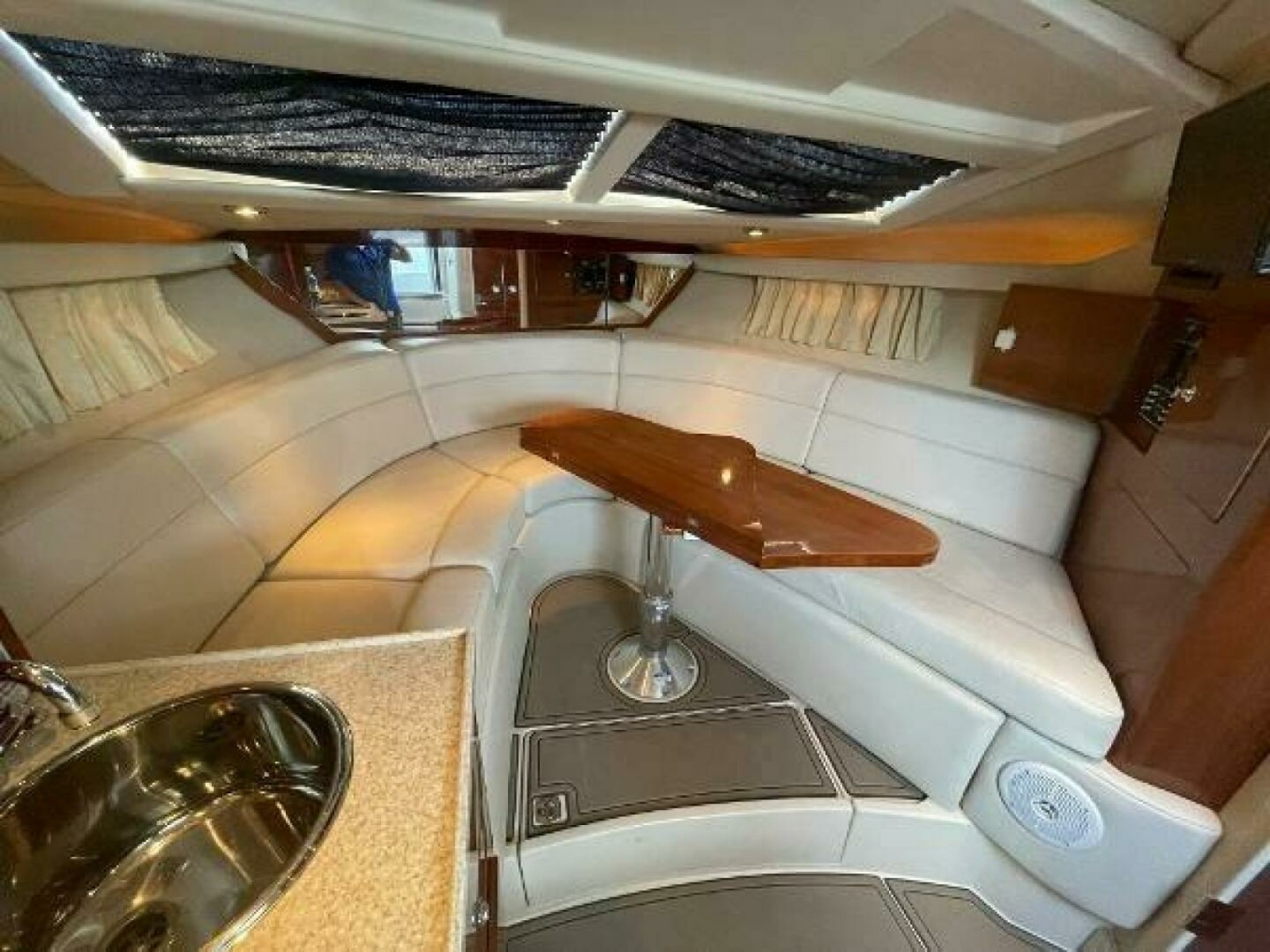 2005 Regal 3060 Window Express 30