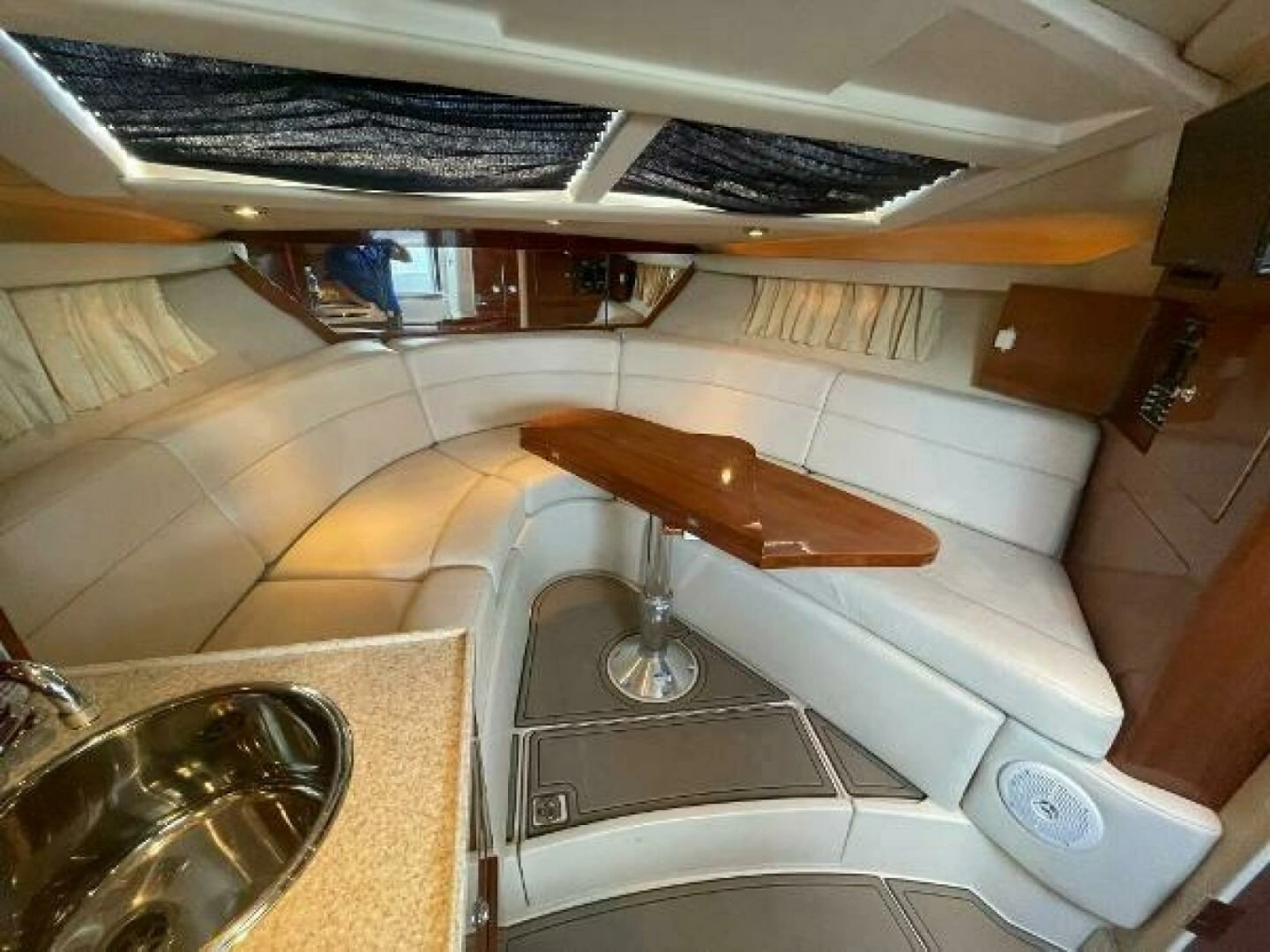 2005 Regal 3060 Window Express 30