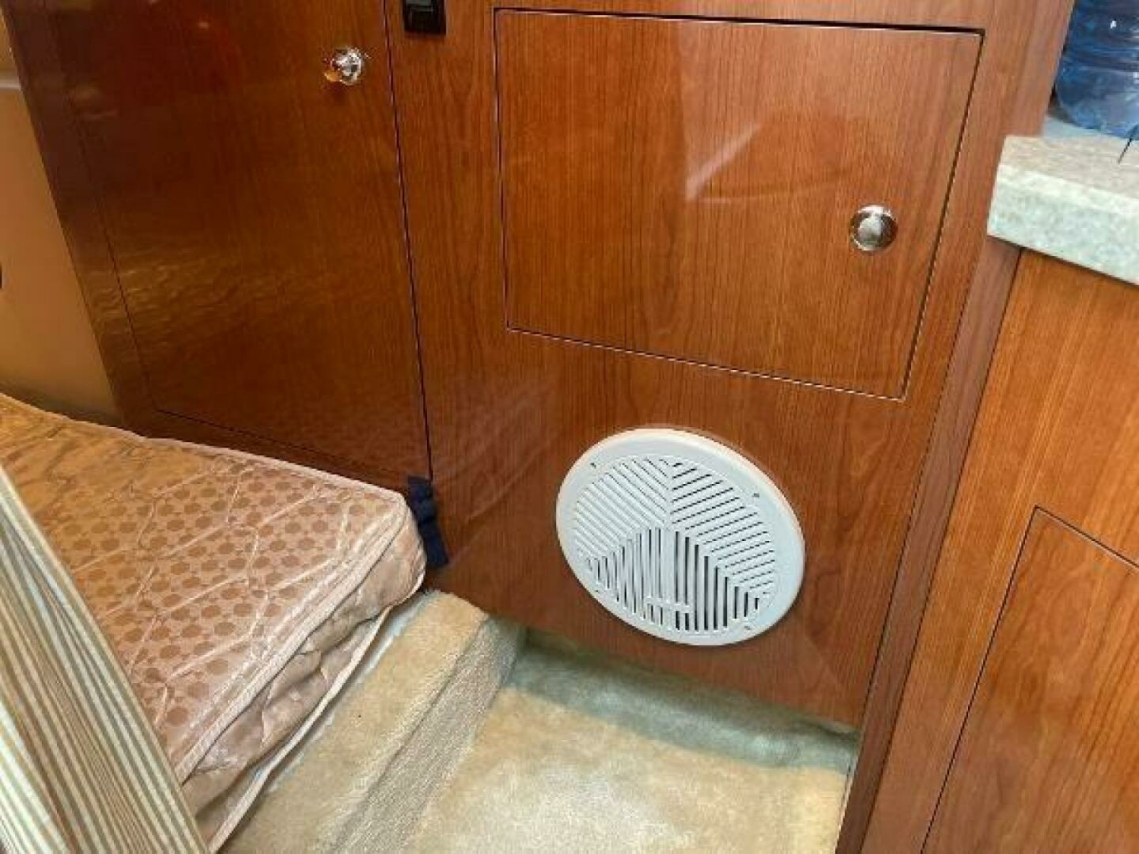 2005 Regal 3060 Window Express 30