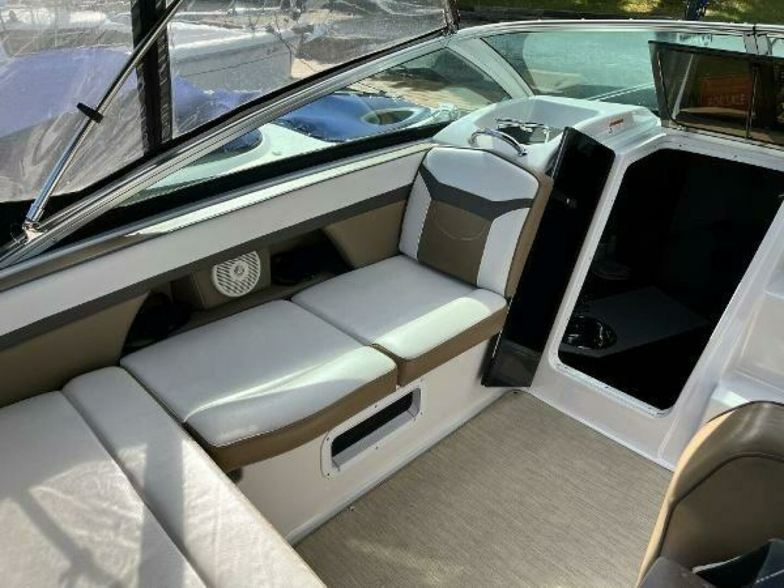 2016 Four Winns V255 25