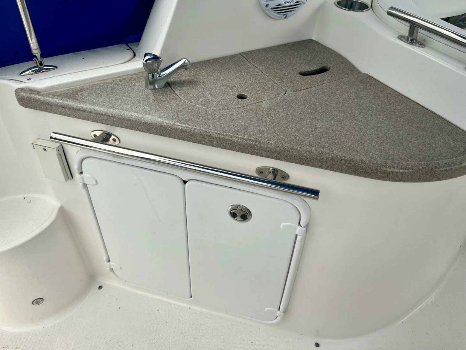 2009 Rinker 260 Express 26