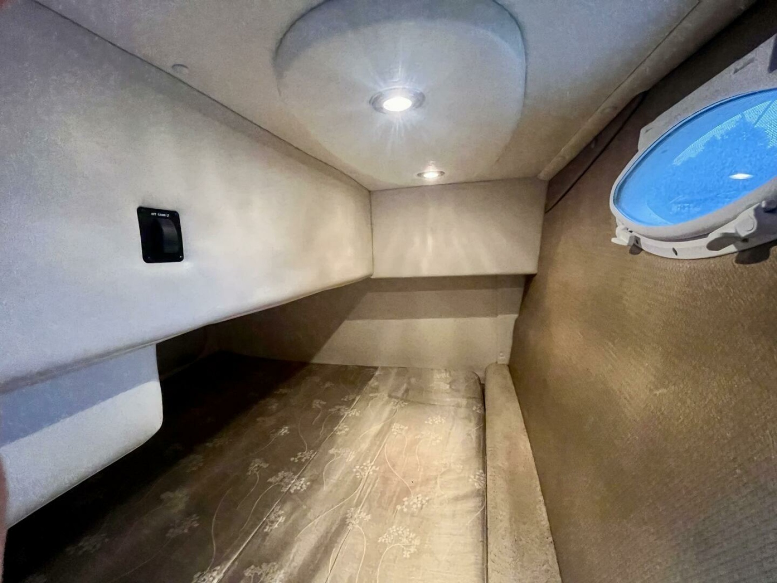 2009 Rinker 260 Express 26