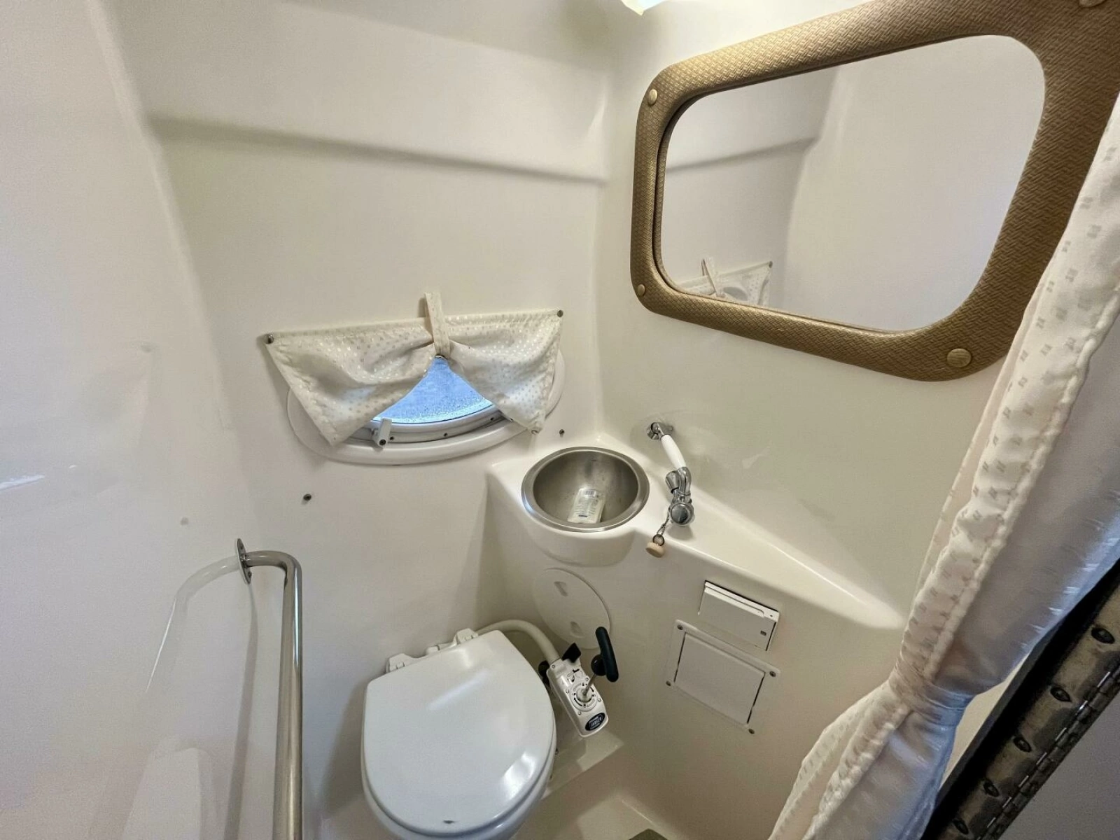 2009 Rinker 260 Express 26