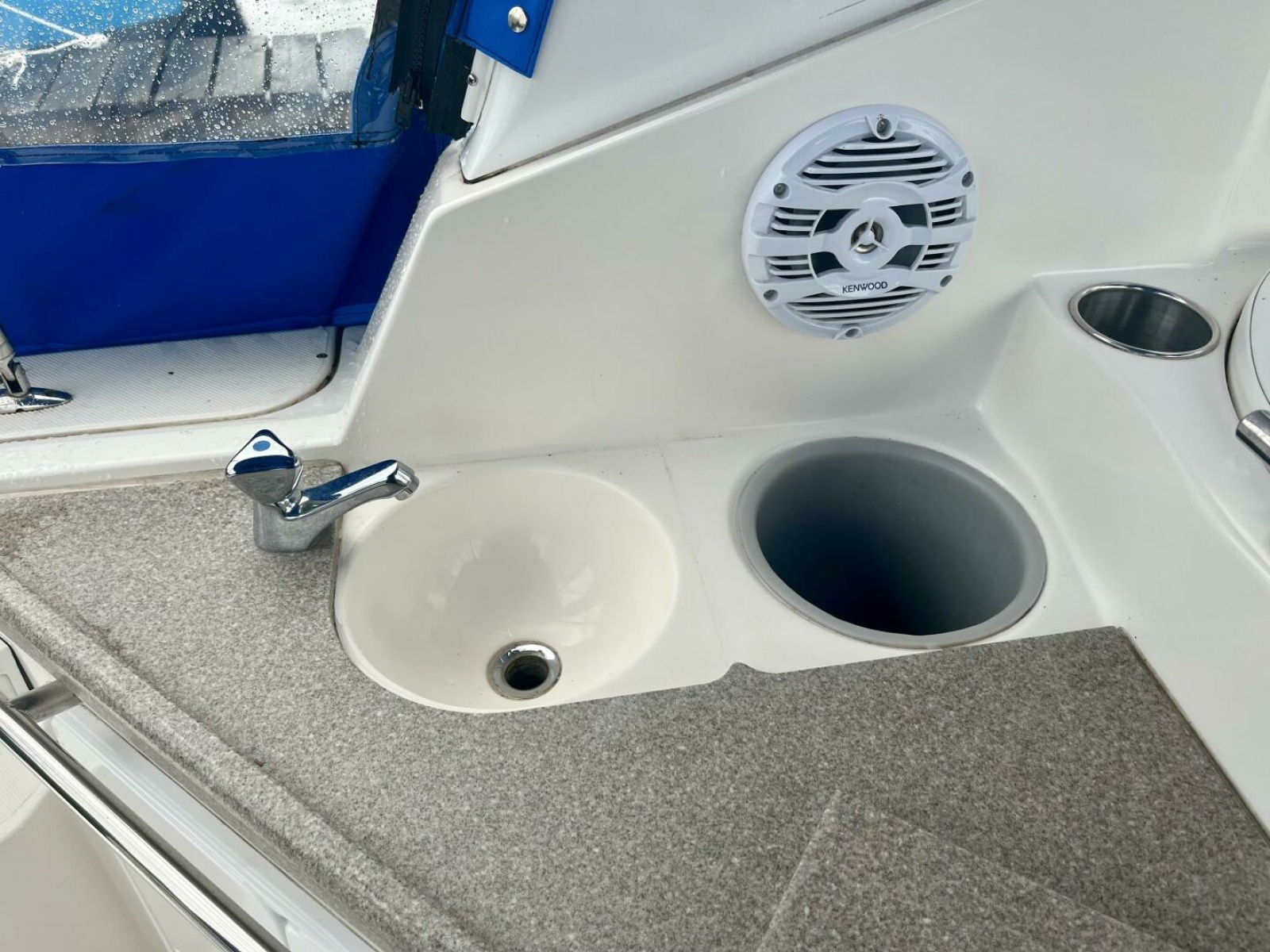 2009 Rinker 260 Express 26