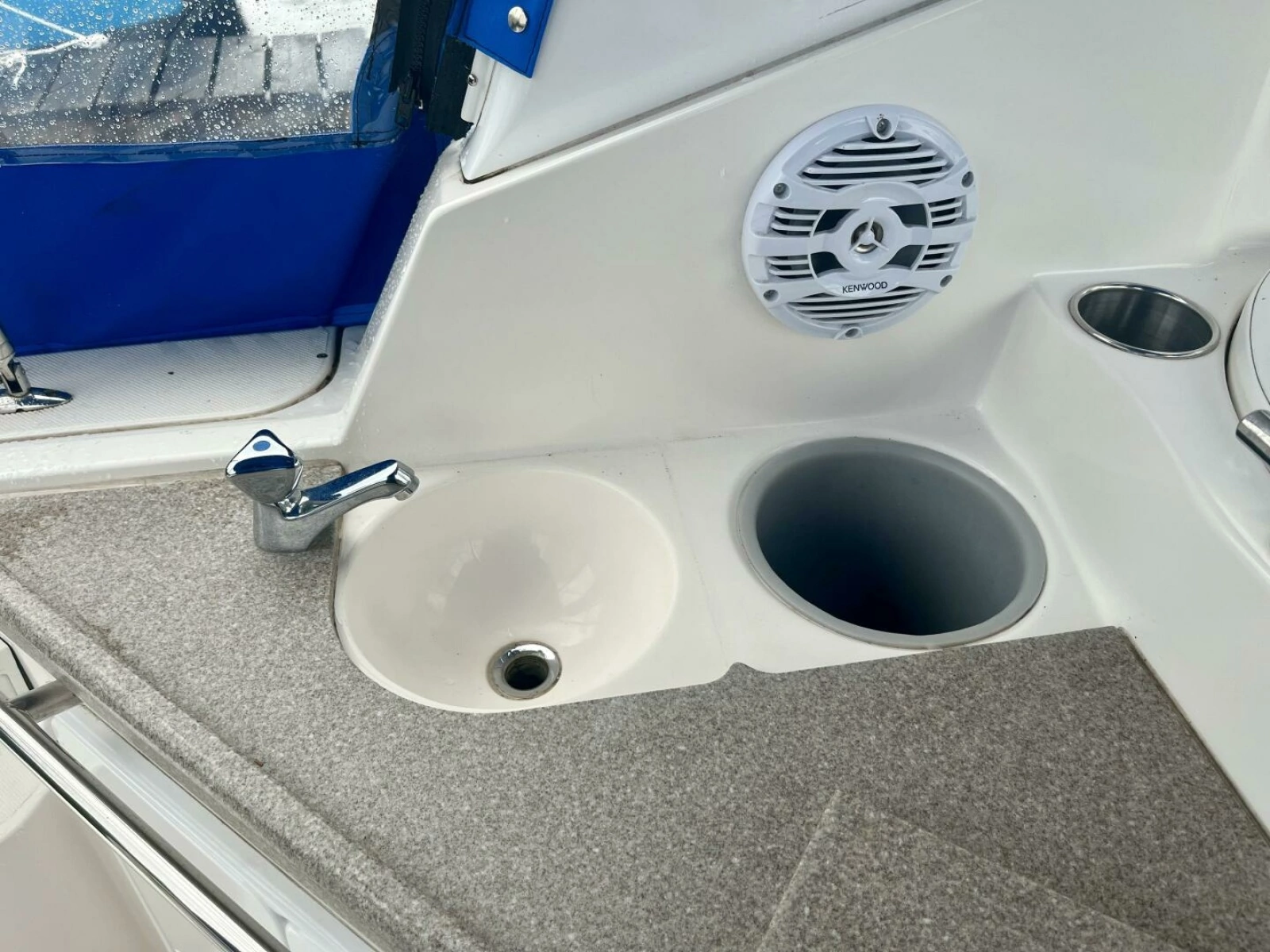 2009 Rinker 260 Express 26