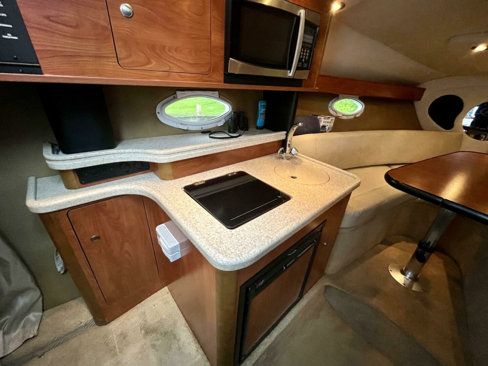 2009 Rinker 260 Express 26