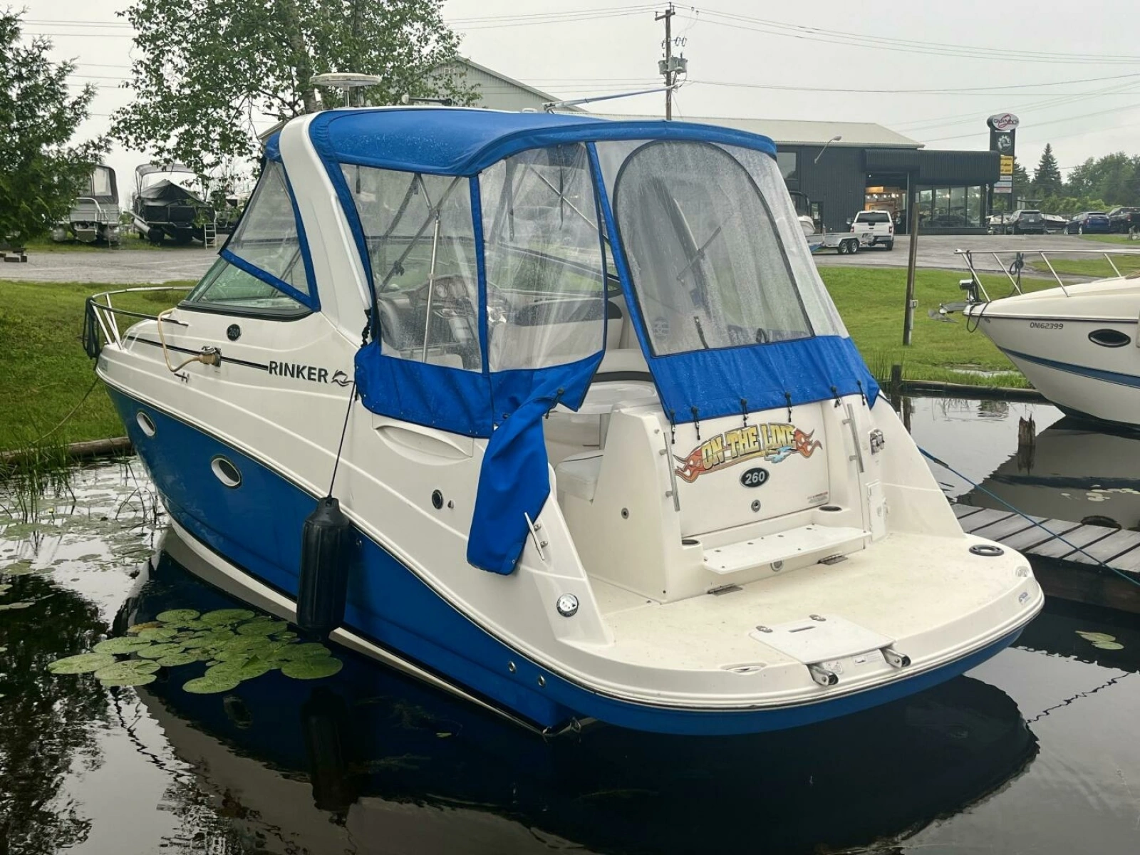 2009 Rinker 260 Express 26