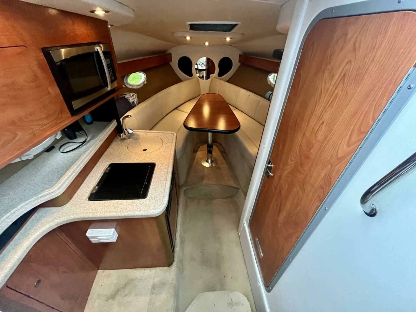2009 Rinker 260 Express 26