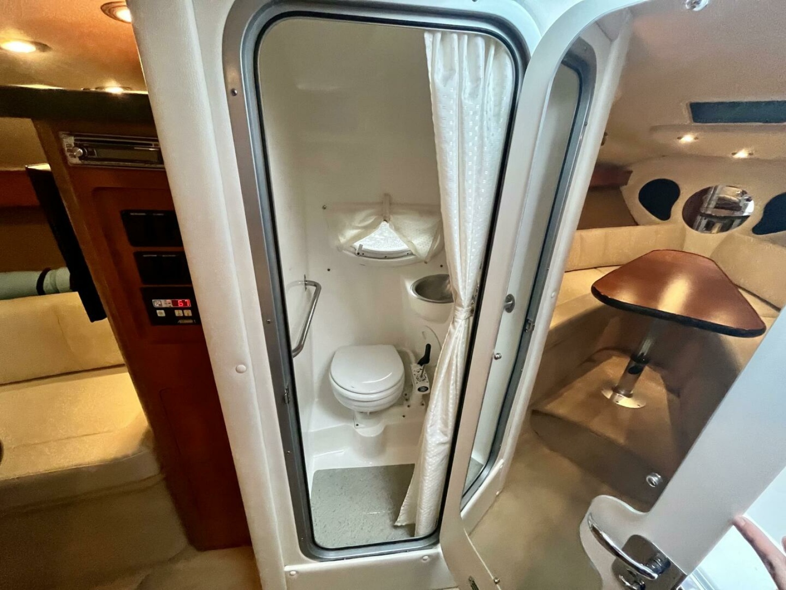 2009 Rinker 260 Express 26
