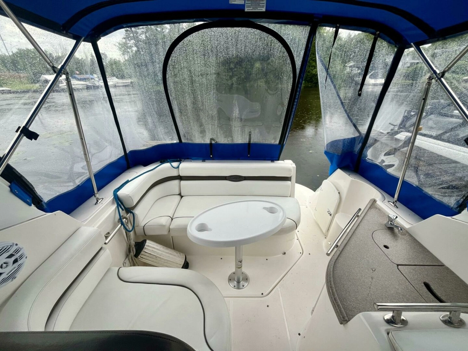 2009 Rinker 260 Express 26