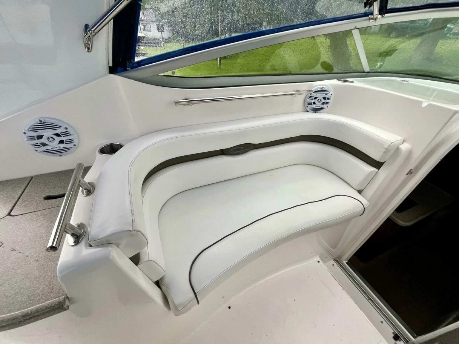 2009 Rinker 260 Express 26