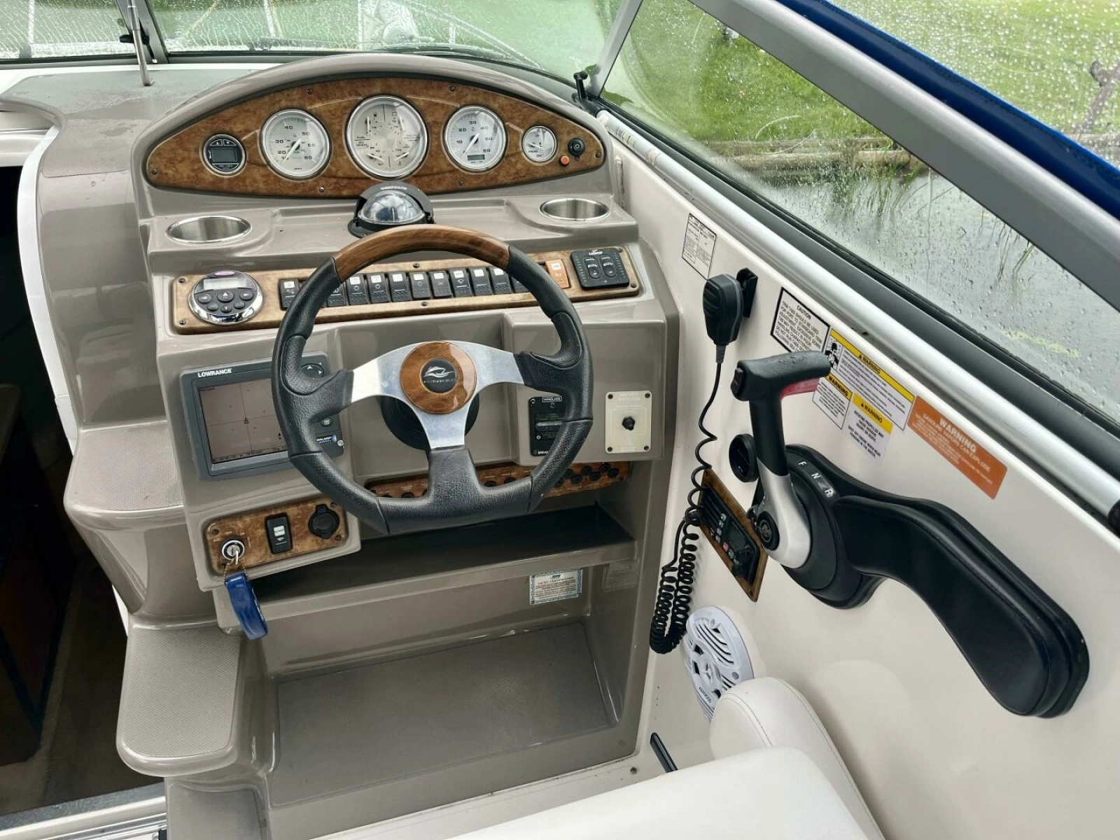 2009 Rinker 260 Express 26