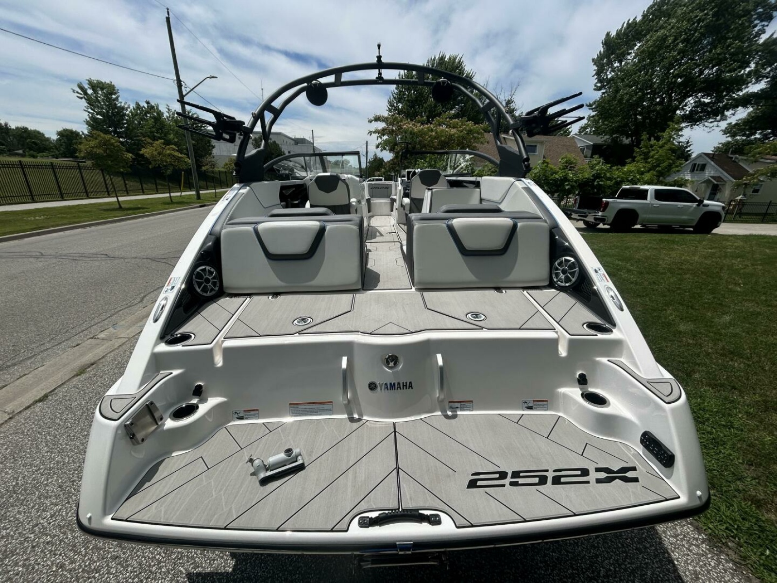 2021 Yamaha Boats 252 XE (Wake Edition) 25