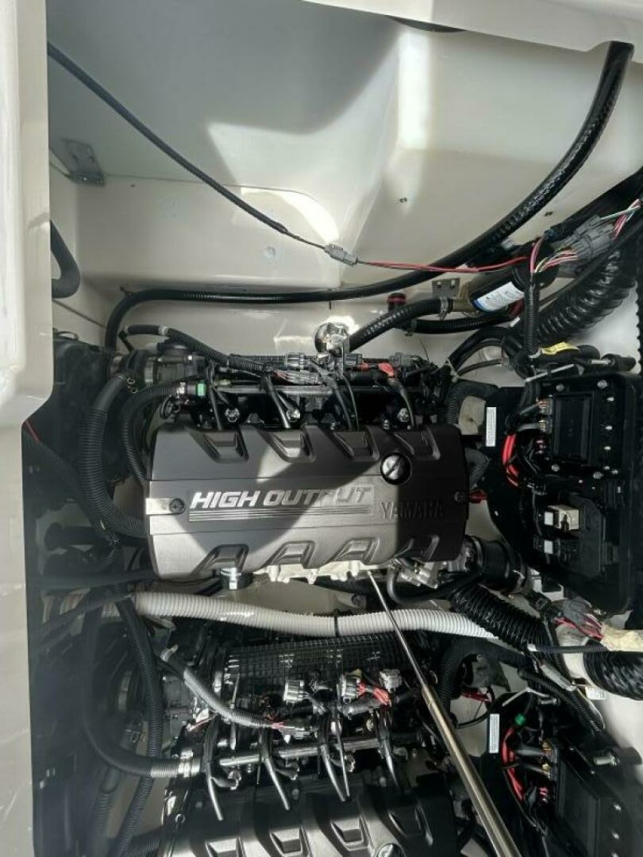 2021 Yamaha Boats 252 XE (Wake Edition) 25
