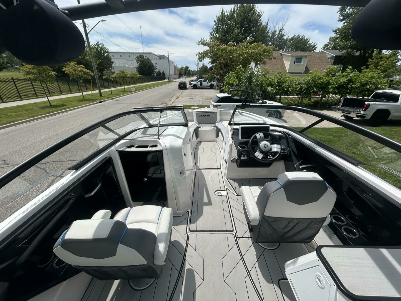 2021 Yamaha Boats 252 XE (Wake Edition) 25