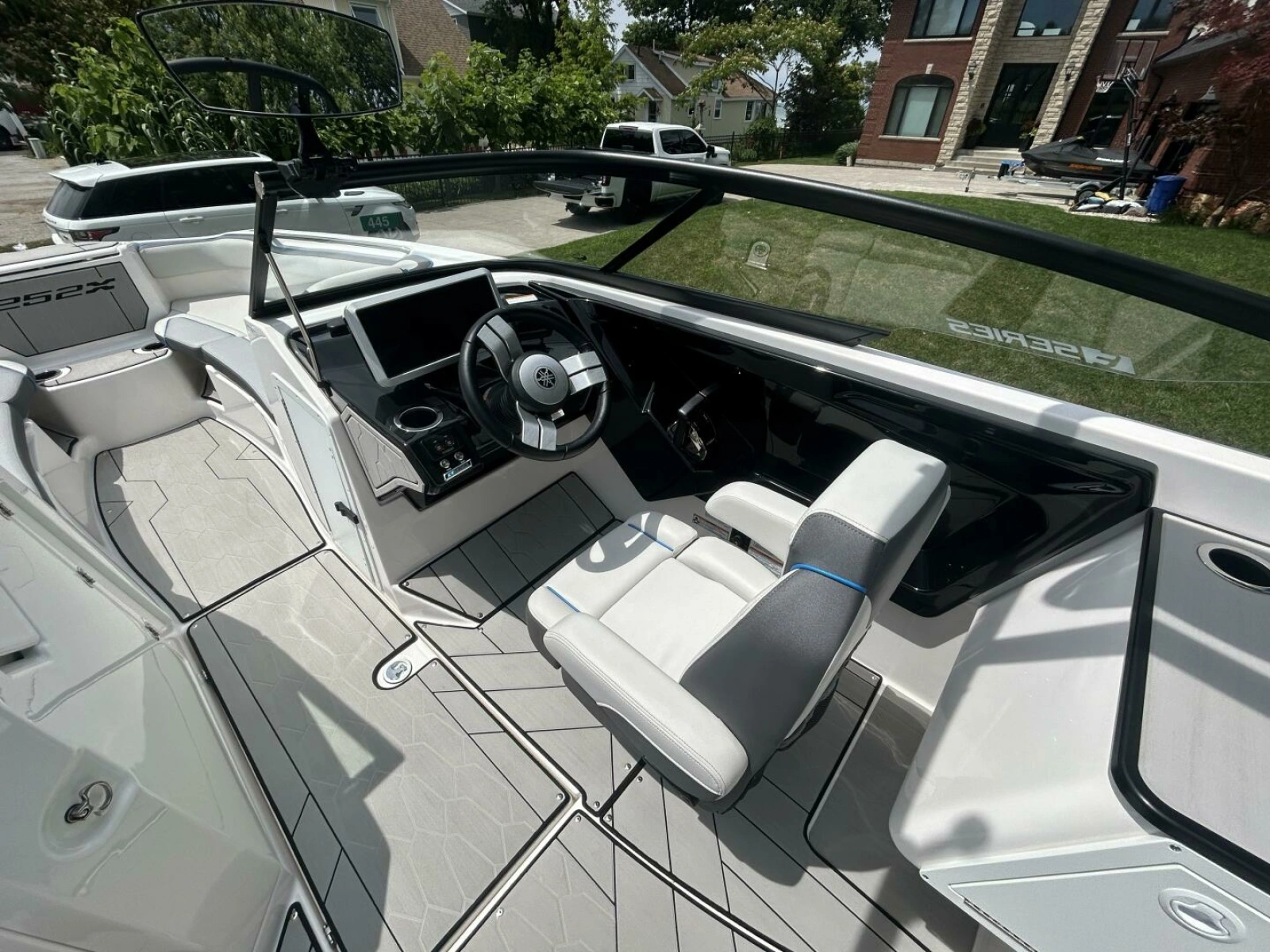 2021 Yamaha Boats 252 XE (Wake Edition) 25