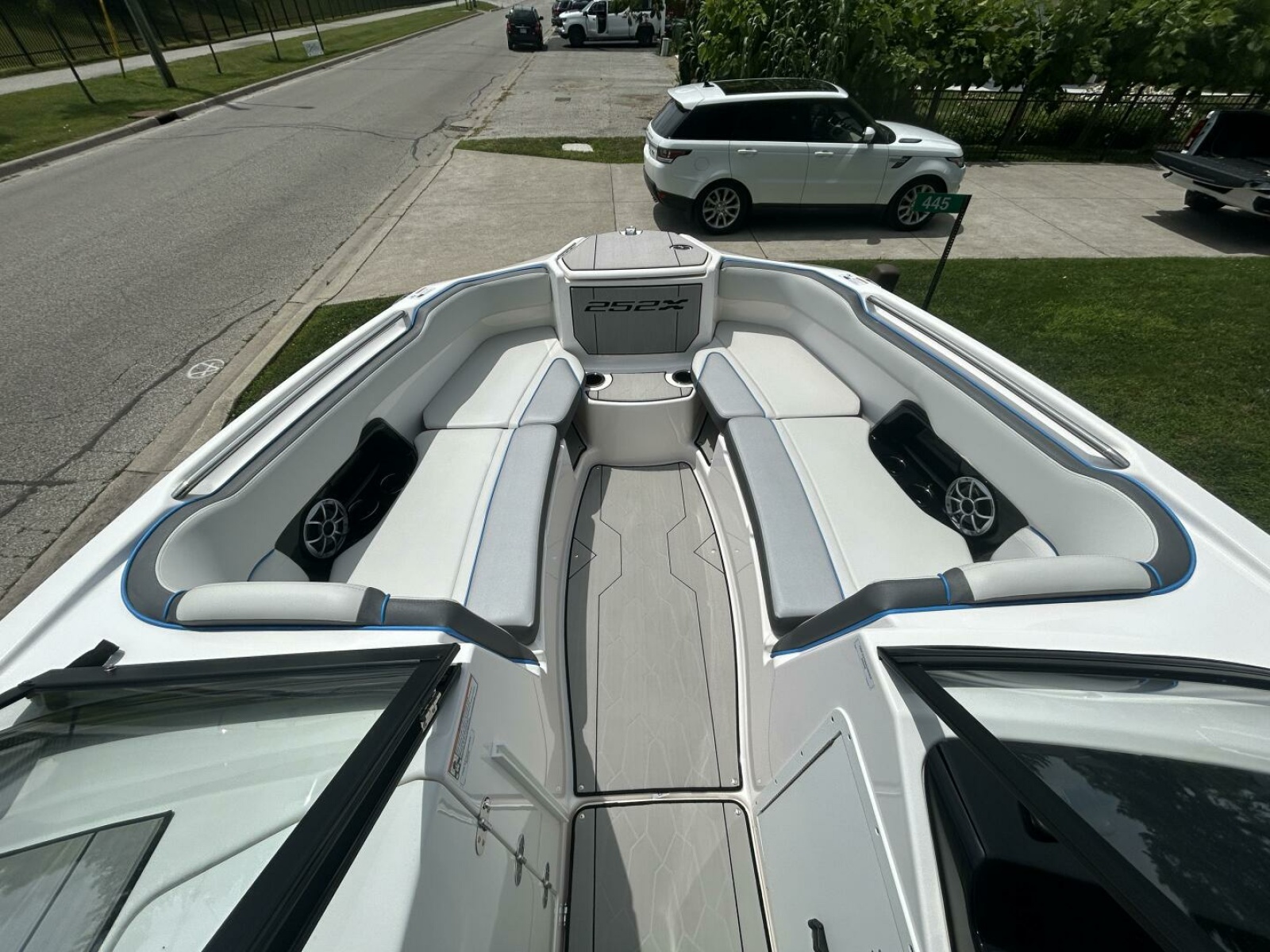 2021 Yamaha Boats 252 XE (Wake Edition) 25