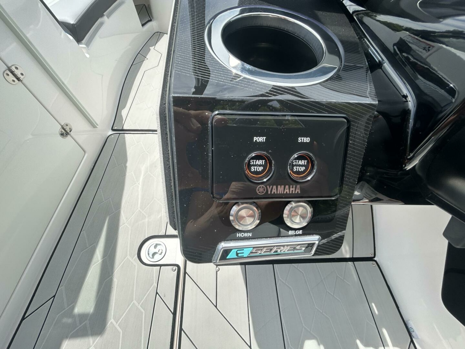 2021 Yamaha Boats 252 XE (Wake Edition) 25
