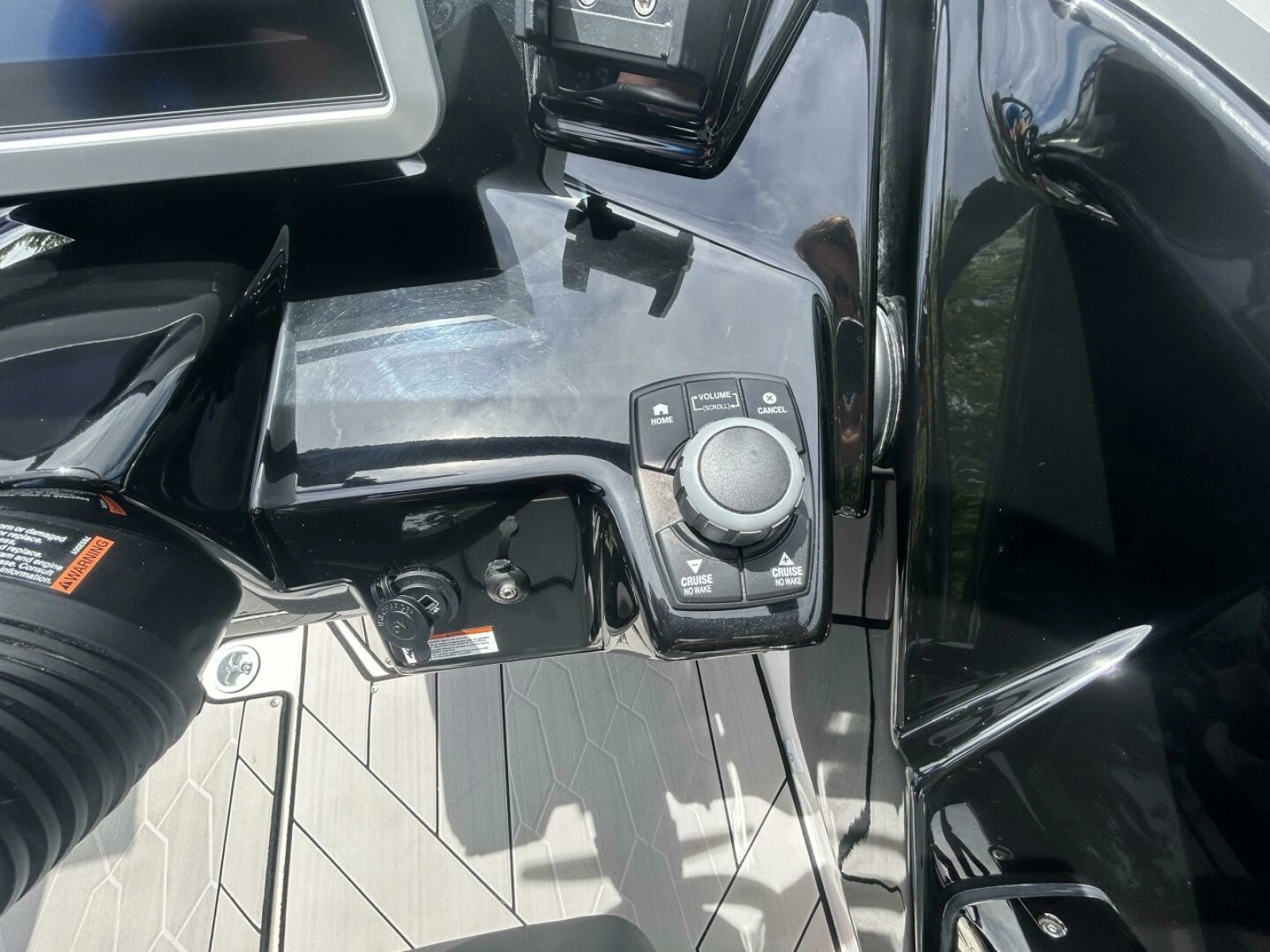 2021 Yamaha Boats 252 XE (Wake Edition) 25