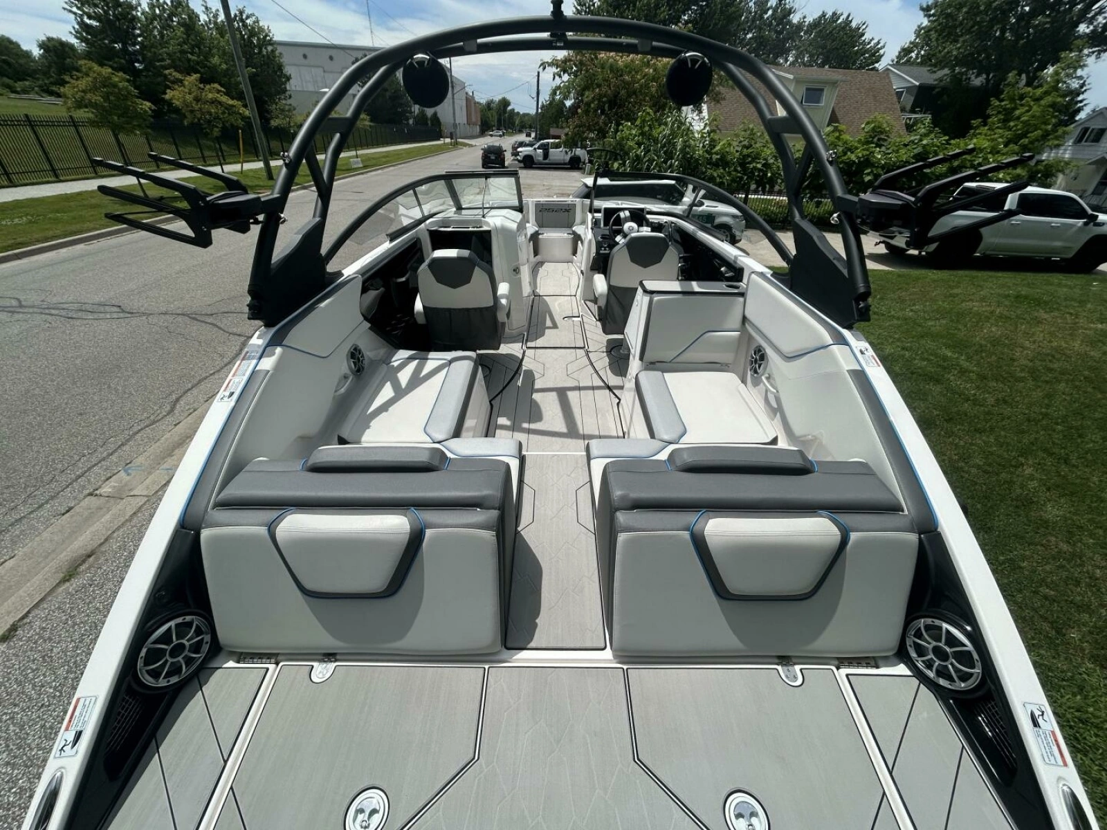 2021 Yamaha Boats 252 XE (Wake Edition) 25