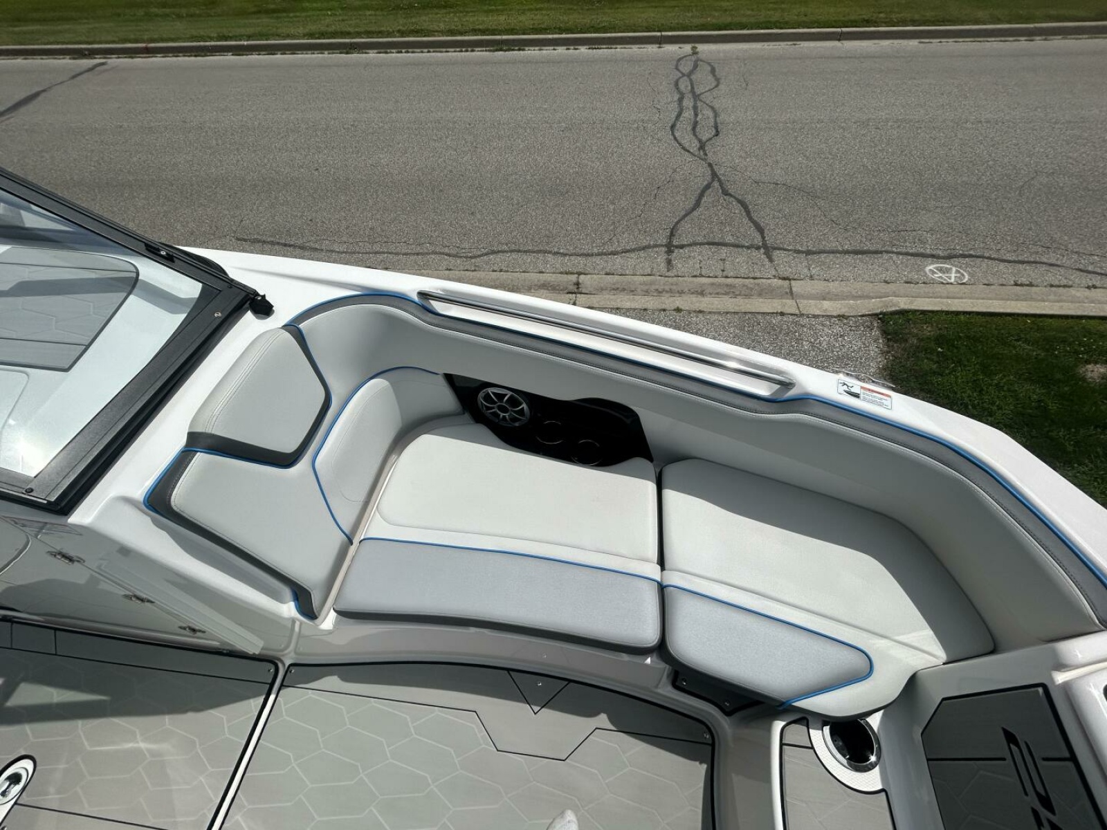 2021 Yamaha Boats 252 XE (Wake Edition) 25