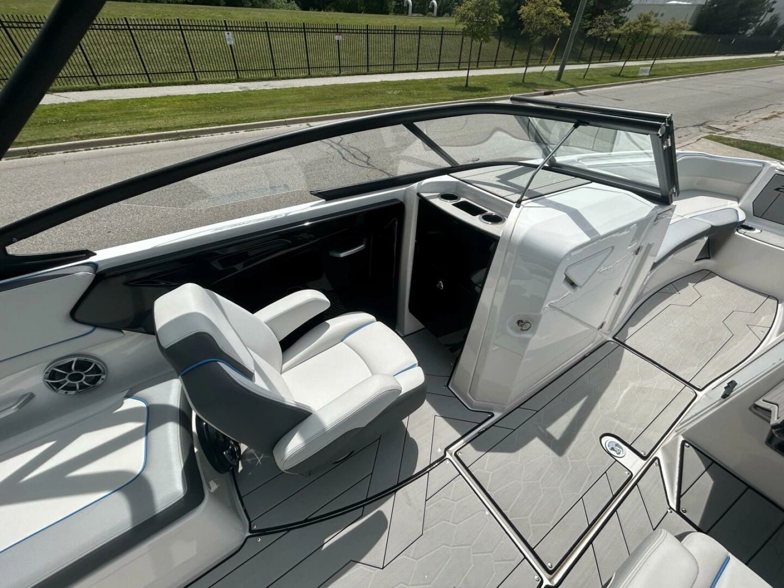 2021 Yamaha Boats 252 XE (Wake Edition) 25