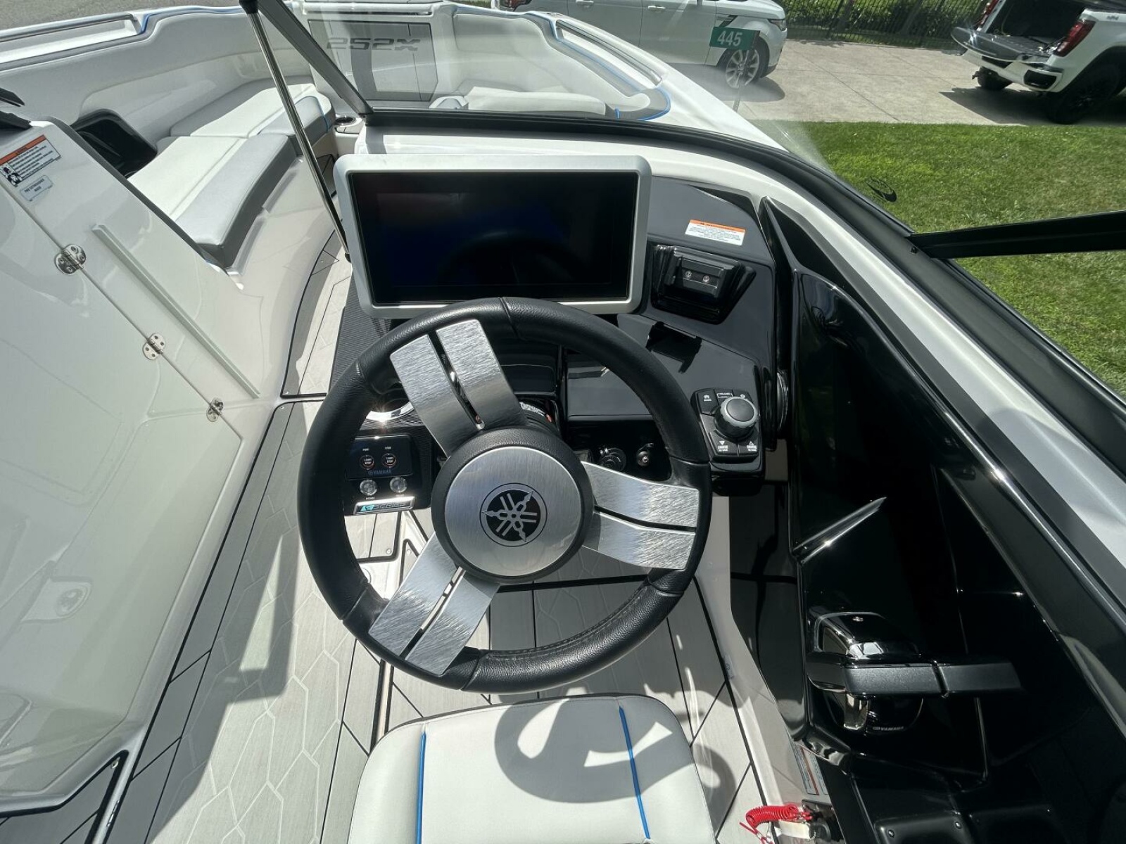 2021 Yamaha Boats 252 XE (Wake Edition) 25