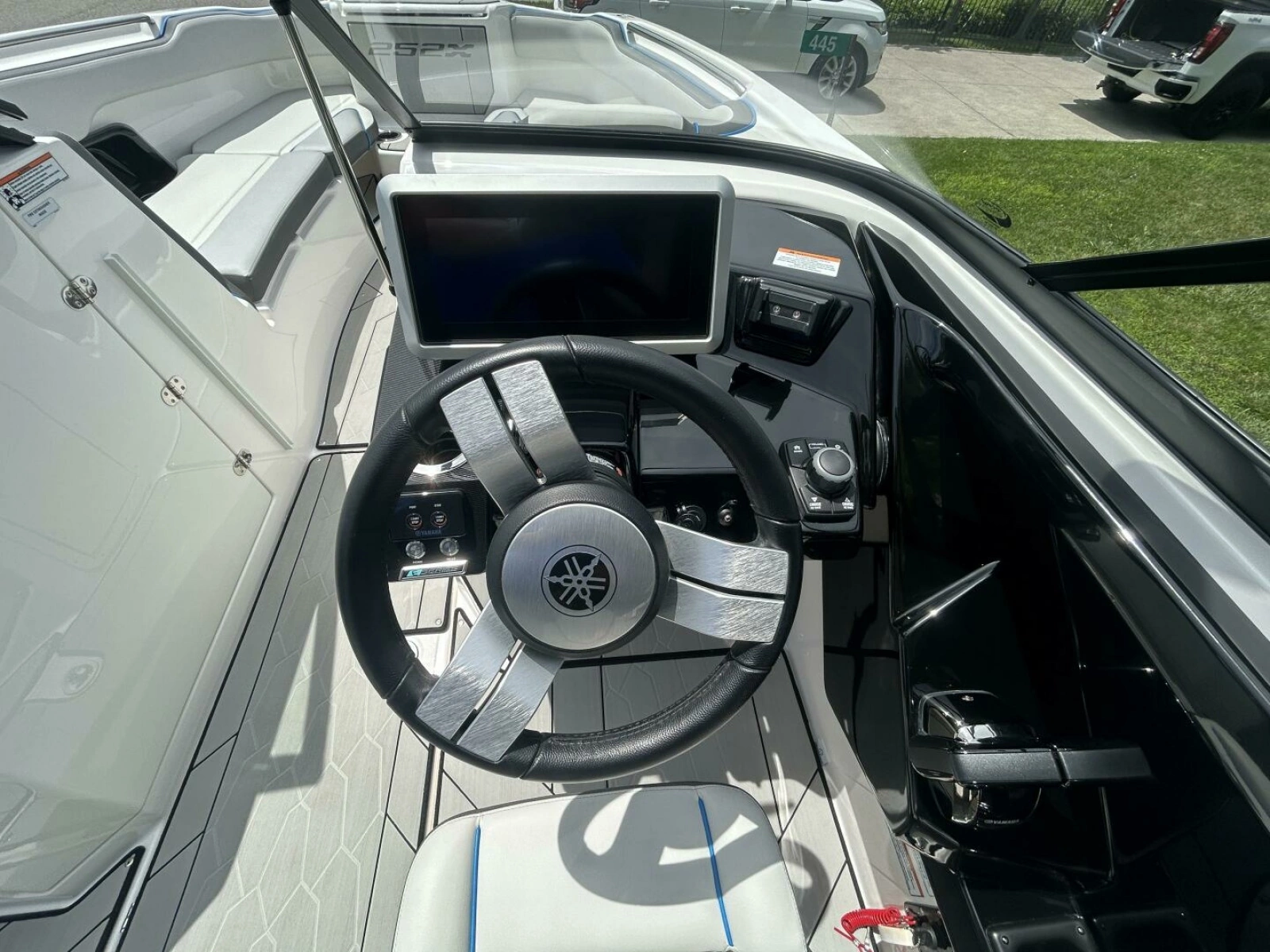 2021 Yamaha Boats 252 XE (Wake Edition) 25