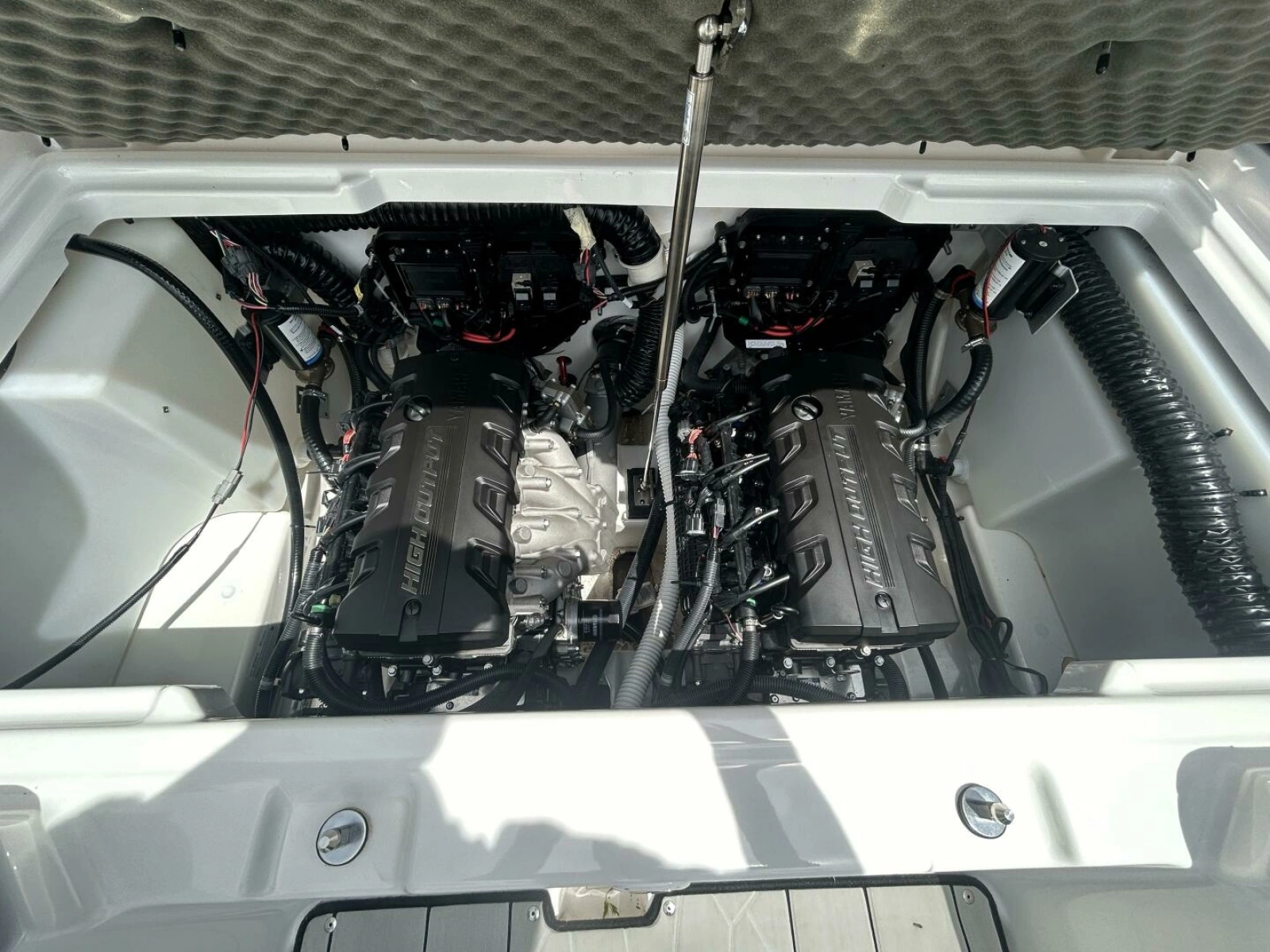 2021 Yamaha Boats 252 XE (Wake Edition) 25