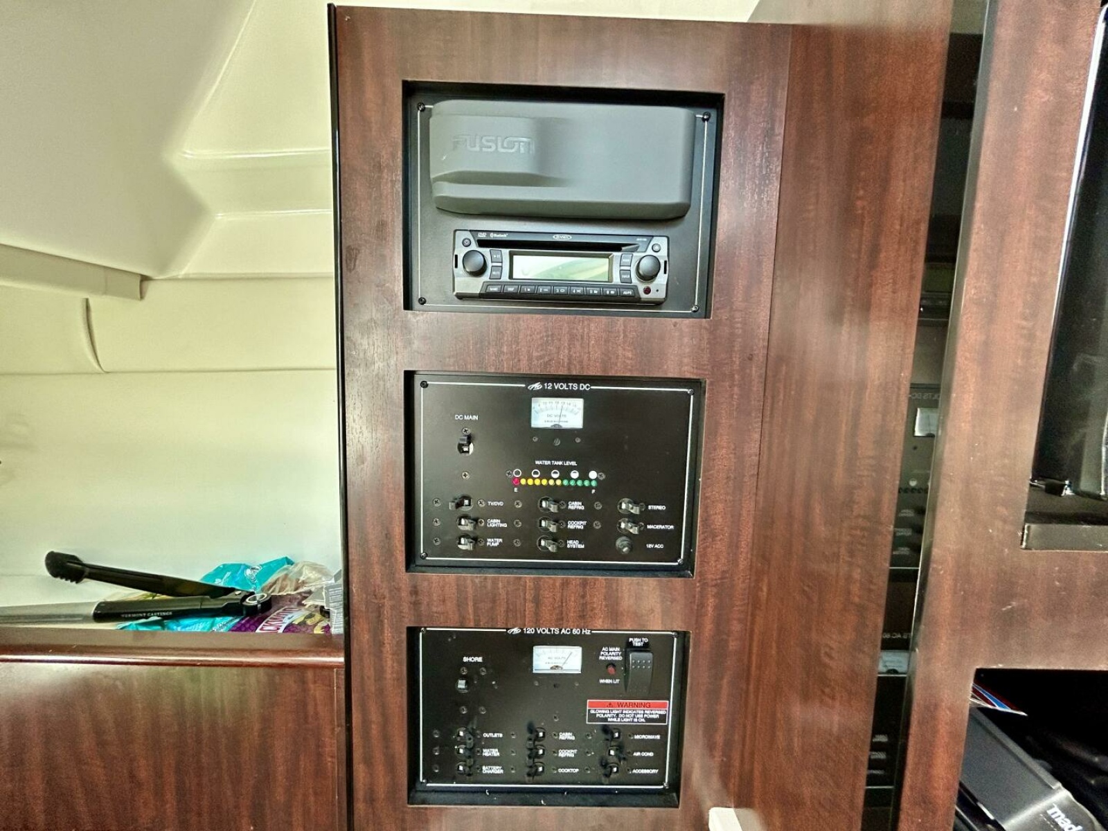 2018 Monterey 295 Sport Yacht 29