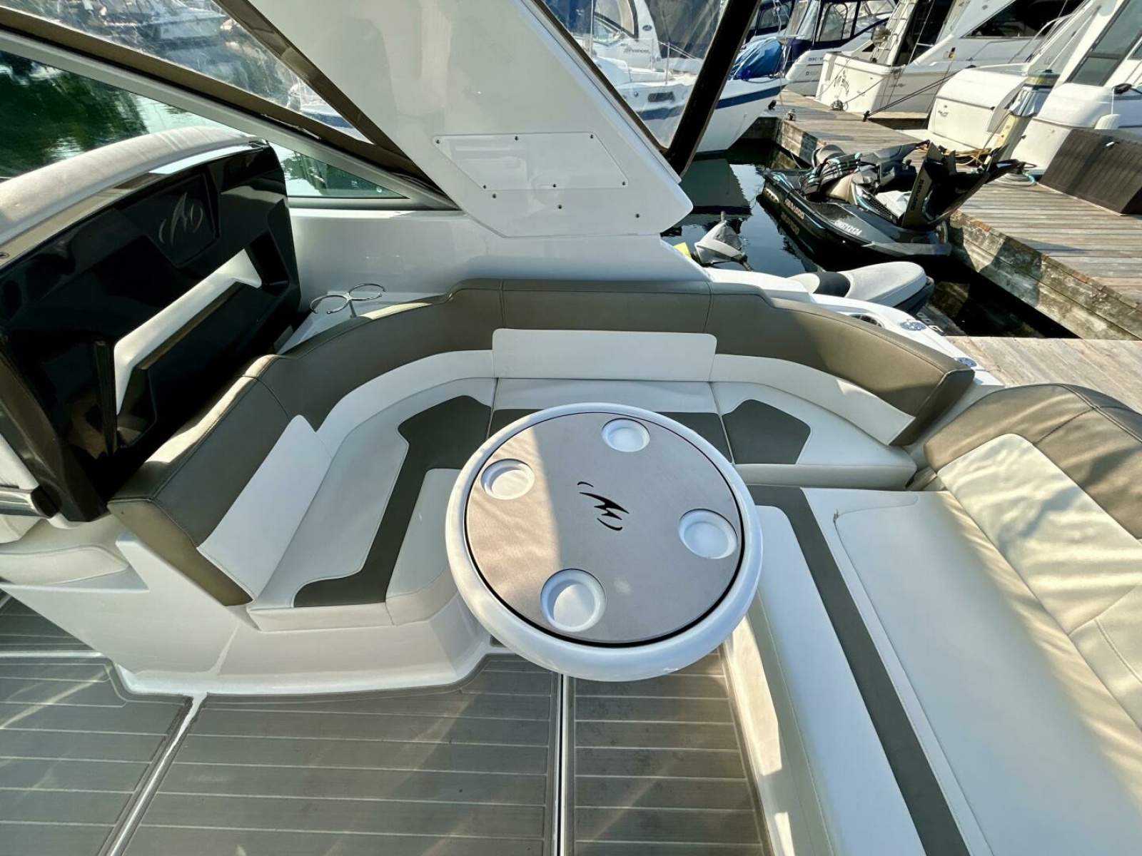 2018 Monterey 295 Sport Yacht 29