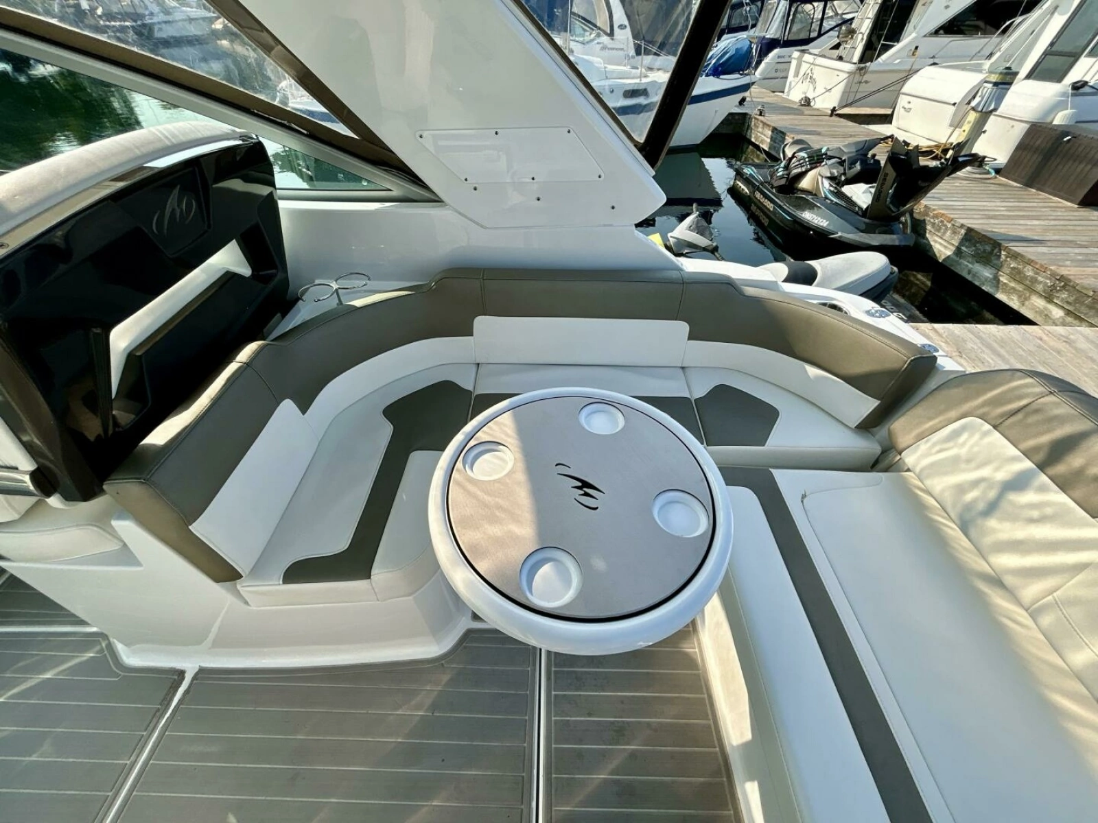 2018 Monterey 295 Sport Yacht 29