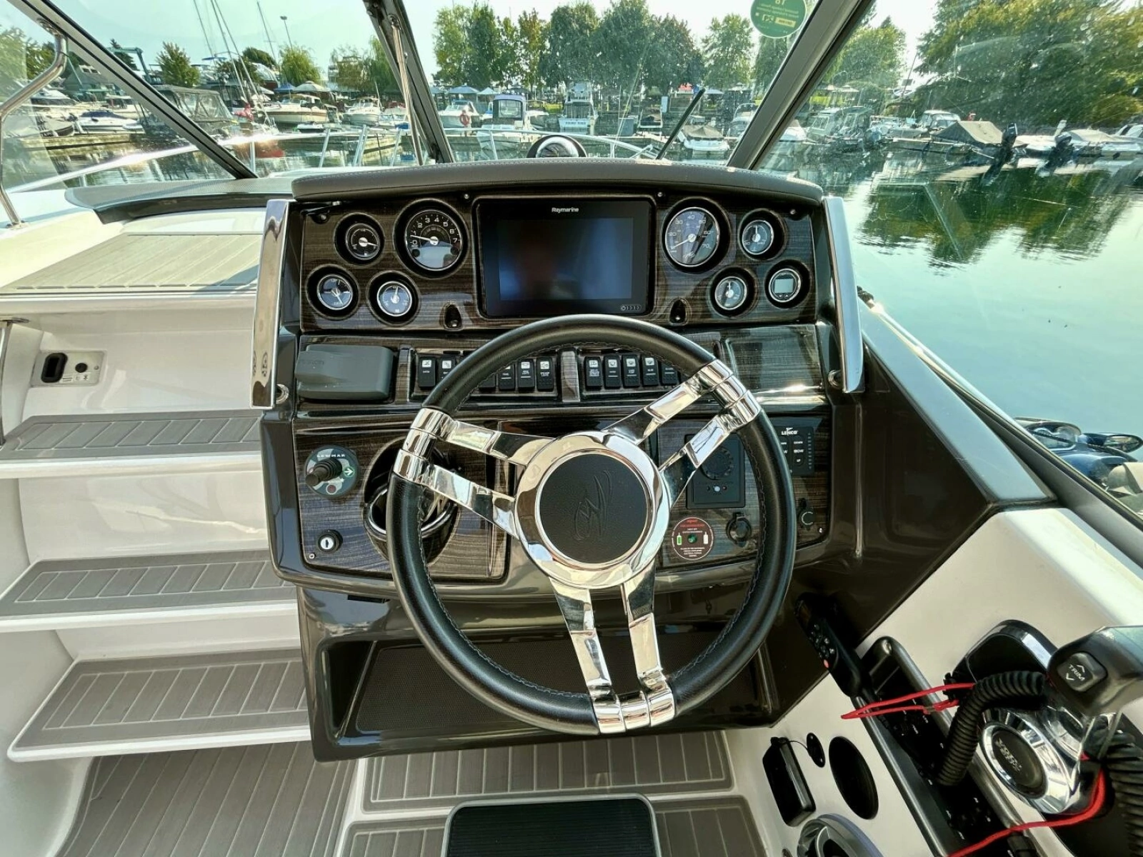 2018 Monterey 295 Sport Yacht 29
