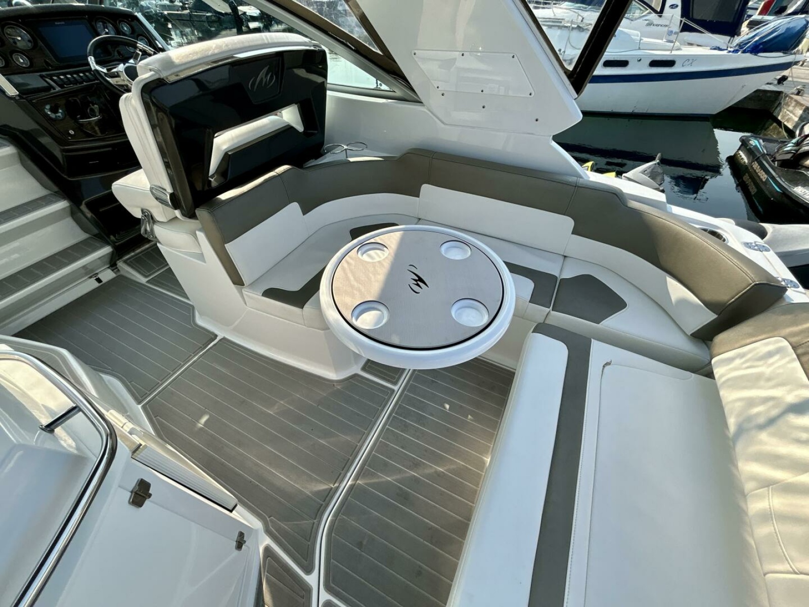 2018 Monterey 295 Sport Yacht 29