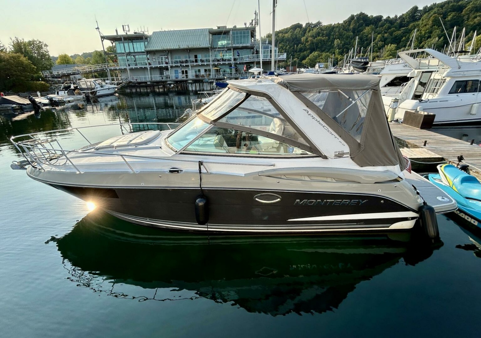 2018 Monterey 295 Sport Yacht 29