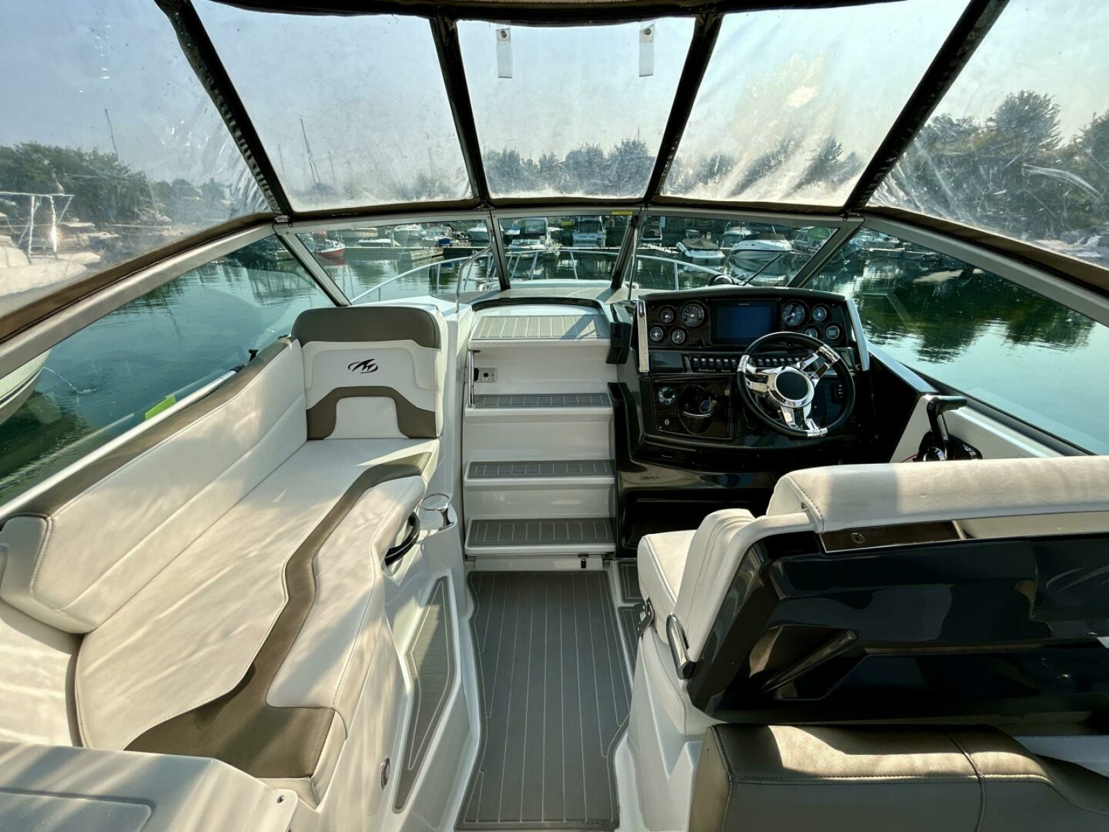 2018 Monterey 295 Sport Yacht 29
