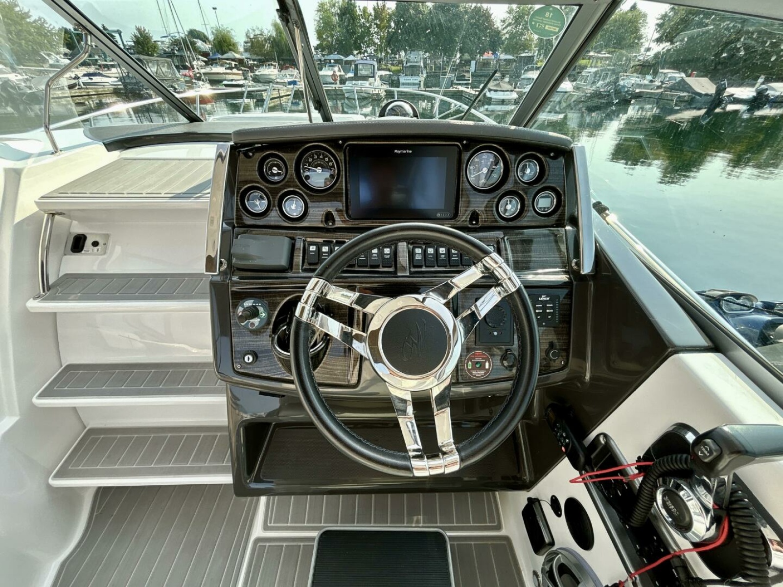 2018 Monterey 295 Sport Yacht 29