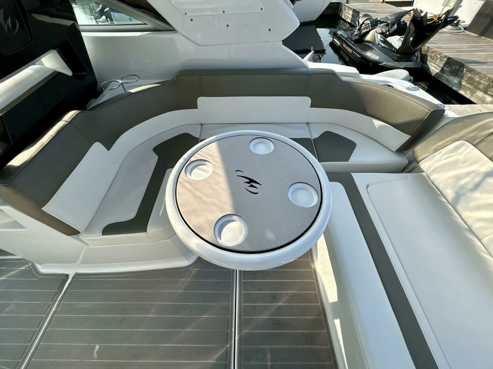 2018 Monterey 295 Sport Yacht 29